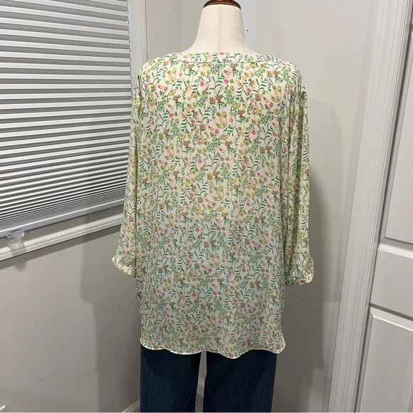 Rose & Olive Lightweight Romantic V-Neck Blouse, Women’s Size 2X - Picture 3 of 12